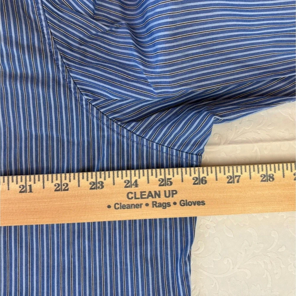 Banana Republic Button Up classic fit‎ Men's Extra Large (17-17 1/2) Blue Stripe